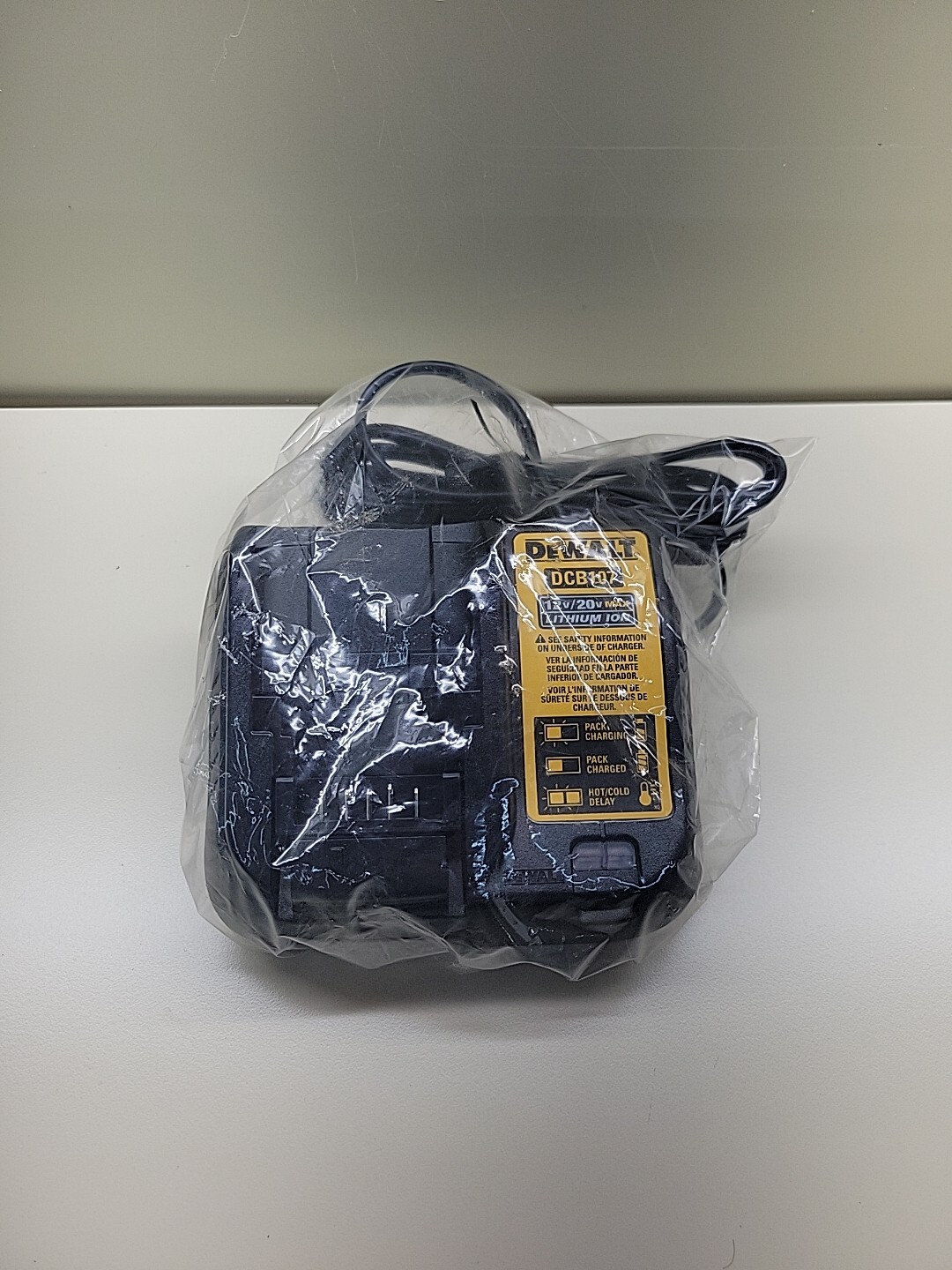 DEWALT DCB107 Lithium-Ion 12v 20v Battery Charger NEW