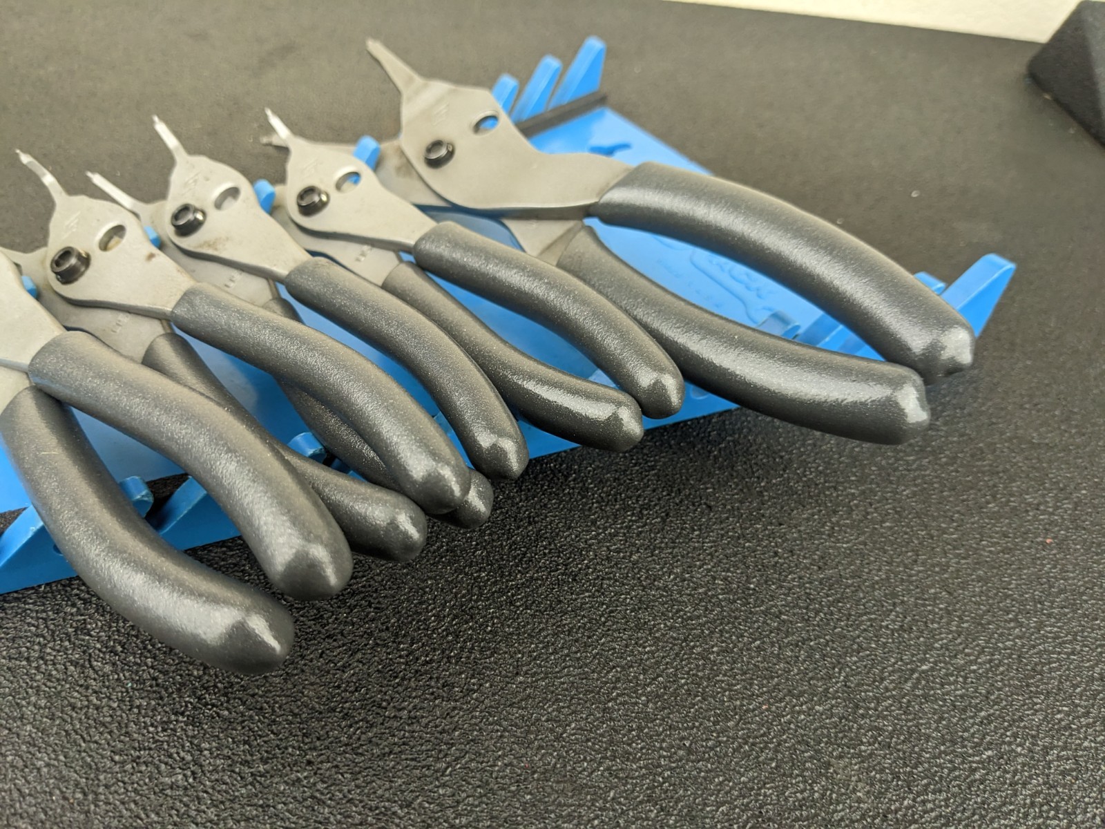 #bo022 Snap-On Tools 5-Piece Snap Ring Pliers Set Dark Titanium Gray SRPCR105DT