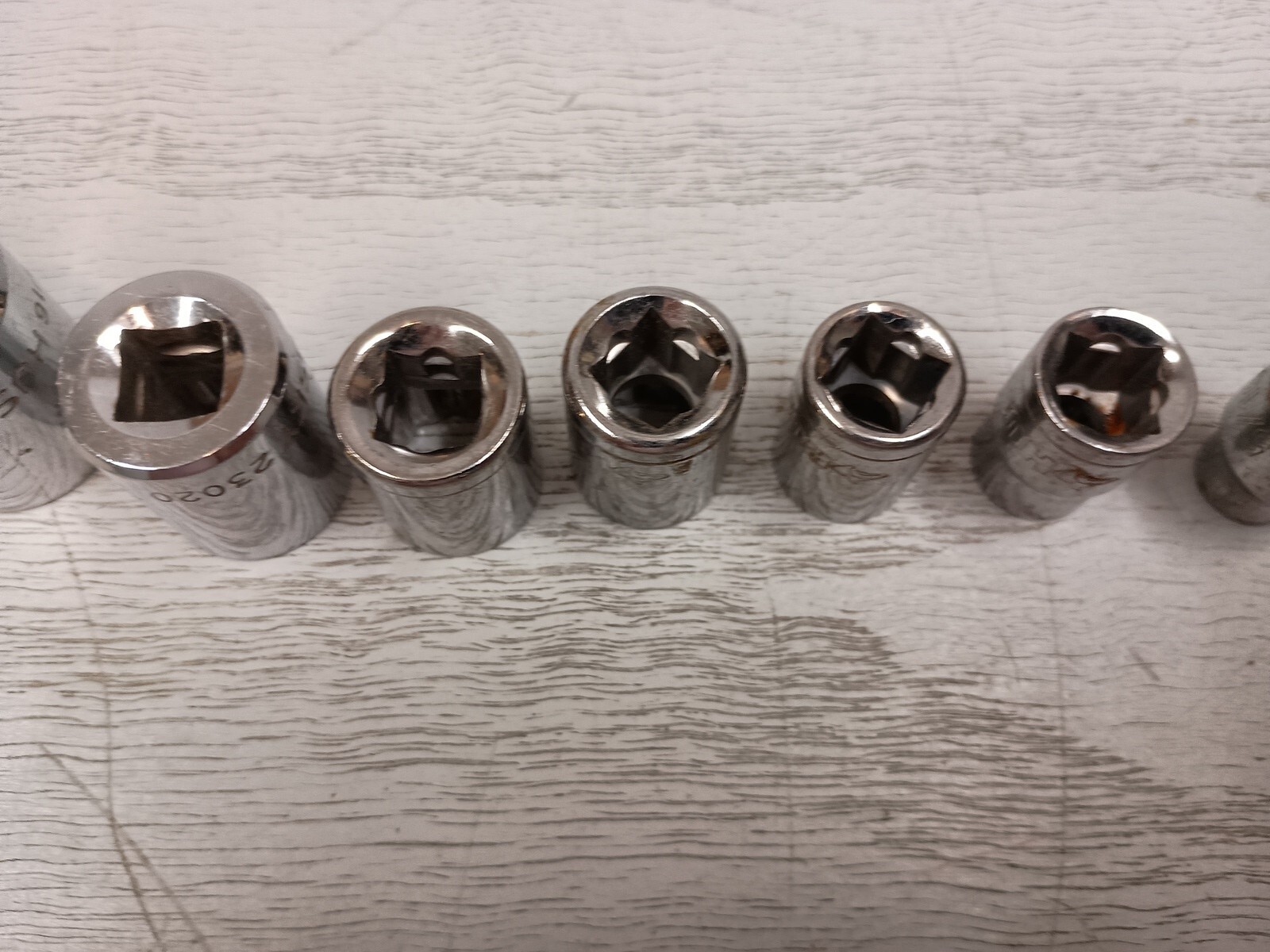 Husky 5/16″ to 13/16″ 12 Point Shallow Chrome SAE Socket Set 3/8″ Drive