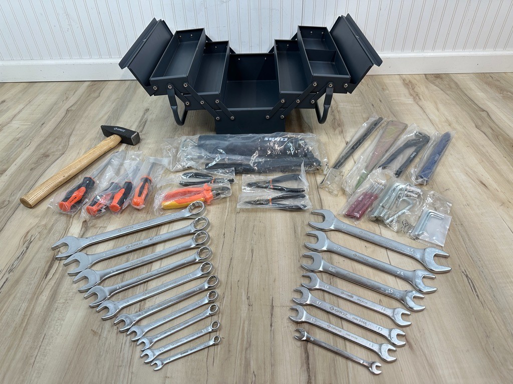 Claas / Groz **NEW** PROMO TOOL BOX KIT w/GREASE GUN
