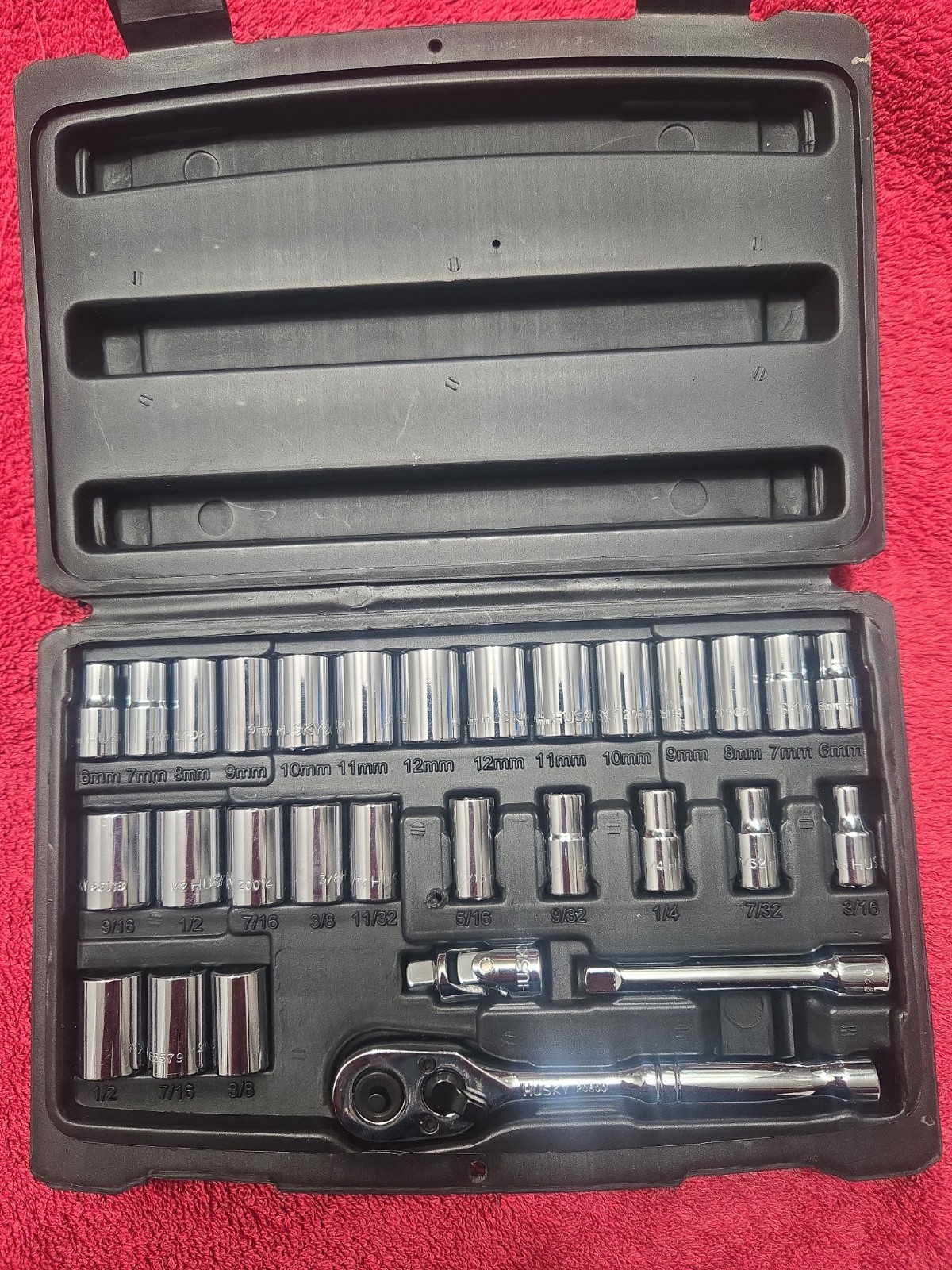 Thirty piece husky 1/4″ Dr Sae/ Metric Socket set