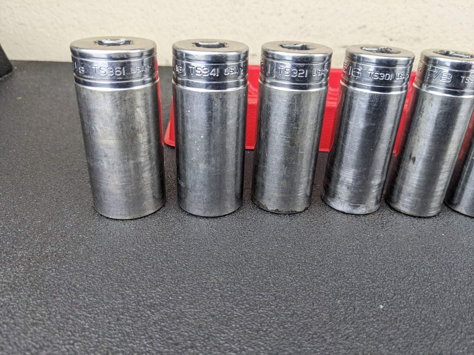 #bo810 Snap-on Tools 1/2″ Drive 6 Point Deep Socket Set 3/8″ to 1-1/8″ 313TSYA