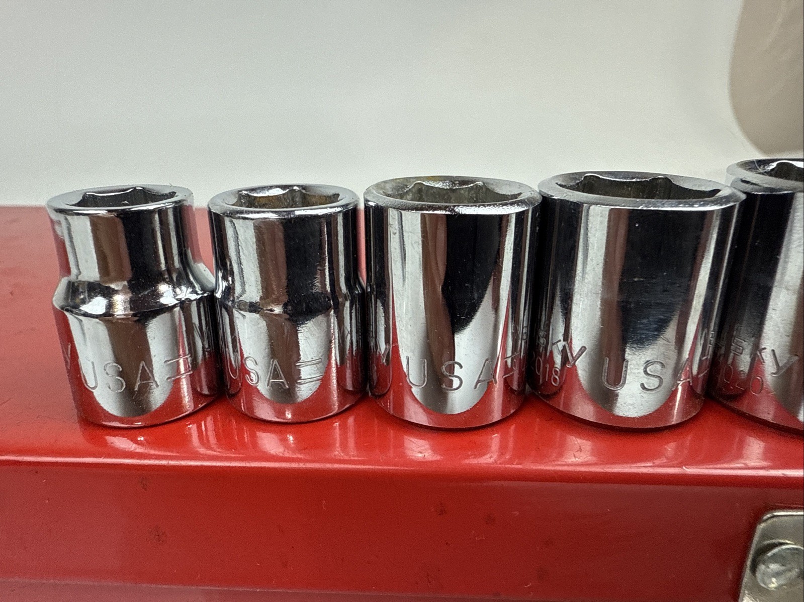 Husky Professional 24 Piece SAE Socket Set 1/4 & 3/8 Drive Made in USA Like New