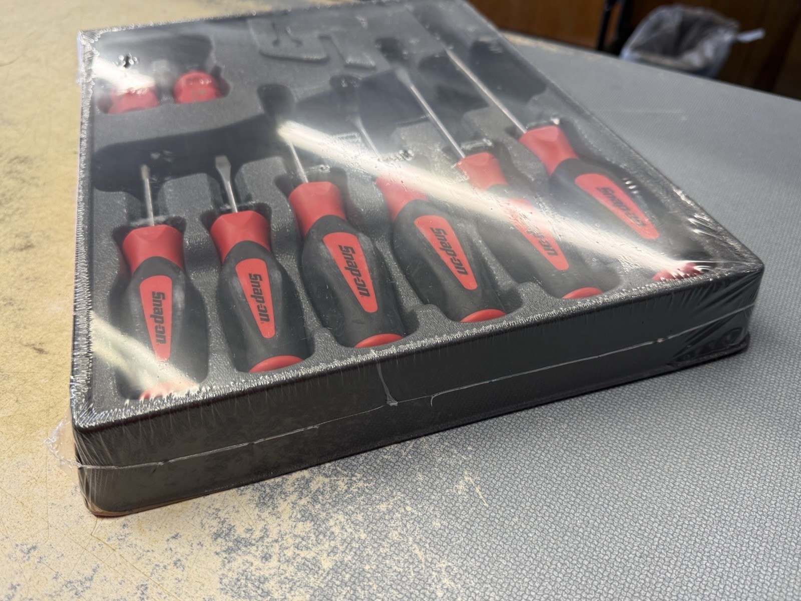 Brand New Snap-on USA 8 piece Soft Grip Combination Screwdriver Set SGDX80BR