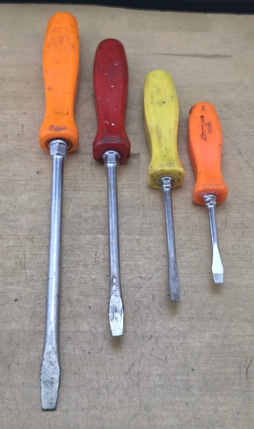 Snap On SDDX80- 8 Pc Combination Drive Multi-Colored Hard Handle Screwdriver Set