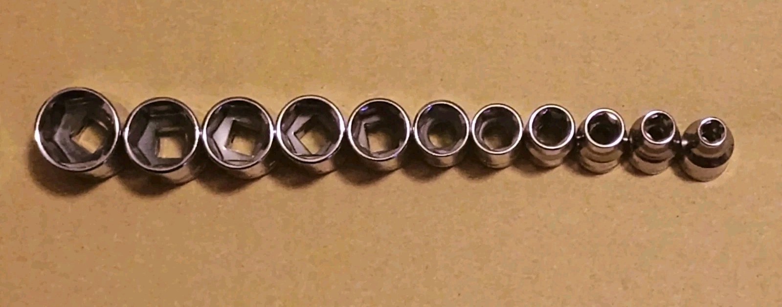 DEWALT 21 Piece METRIC (11) and SAE (10) 6 Point Socket Set For 1/4″ Inch Drive