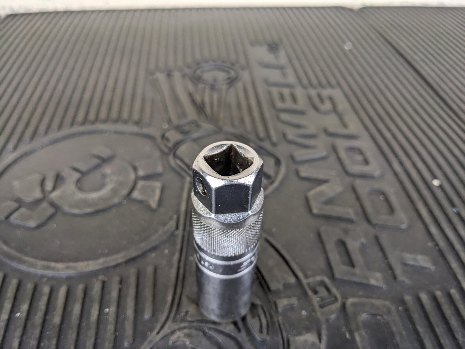 #bg275 Snap On Tools 3/8″ Drive 5/8″ Retention Spark Plug Socket S9706KR