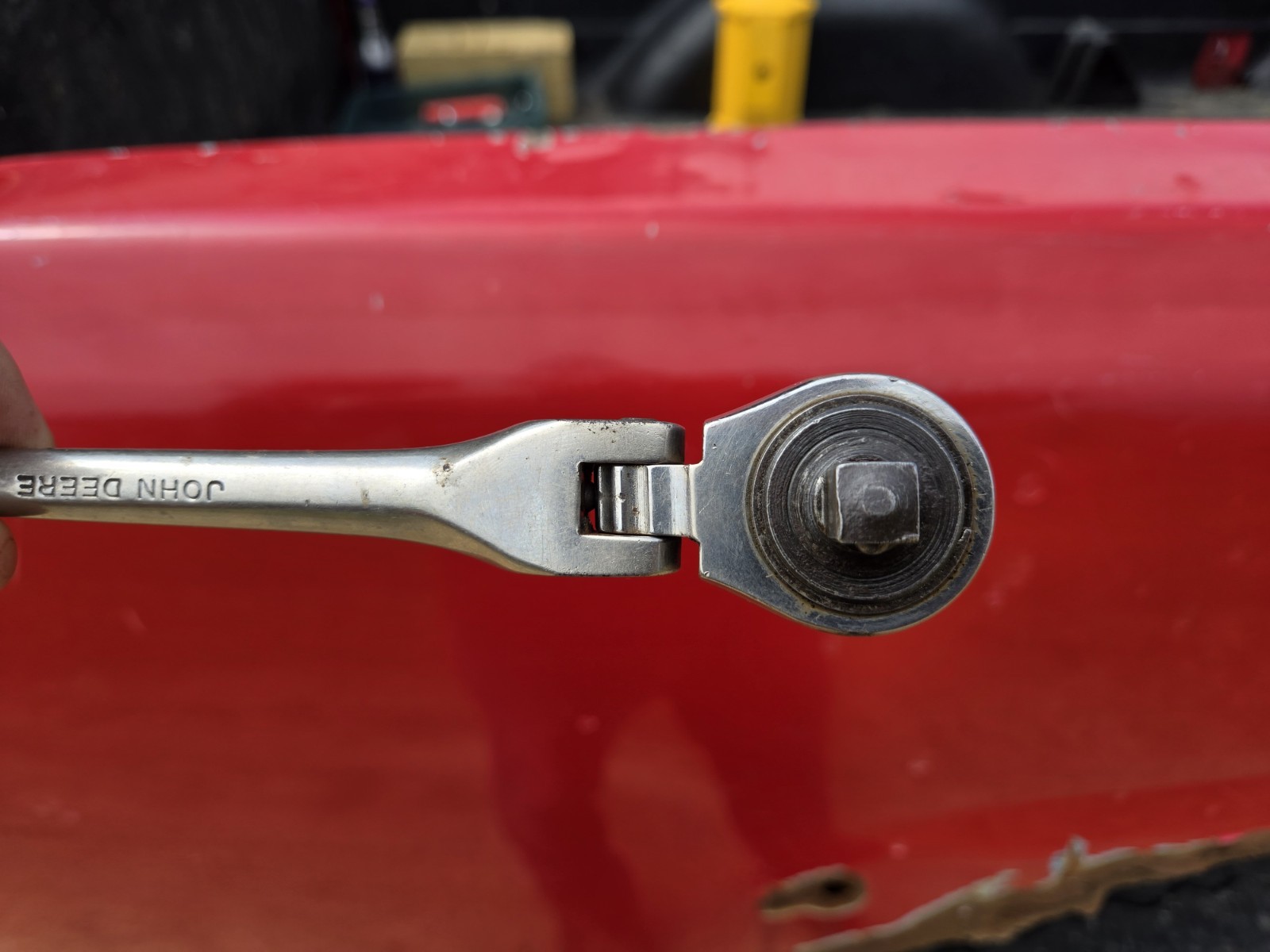 JOHN DEERE Tools USA TY3522 3/8″ Drive Flex Head Ratchet – Chrome Knurled Handle