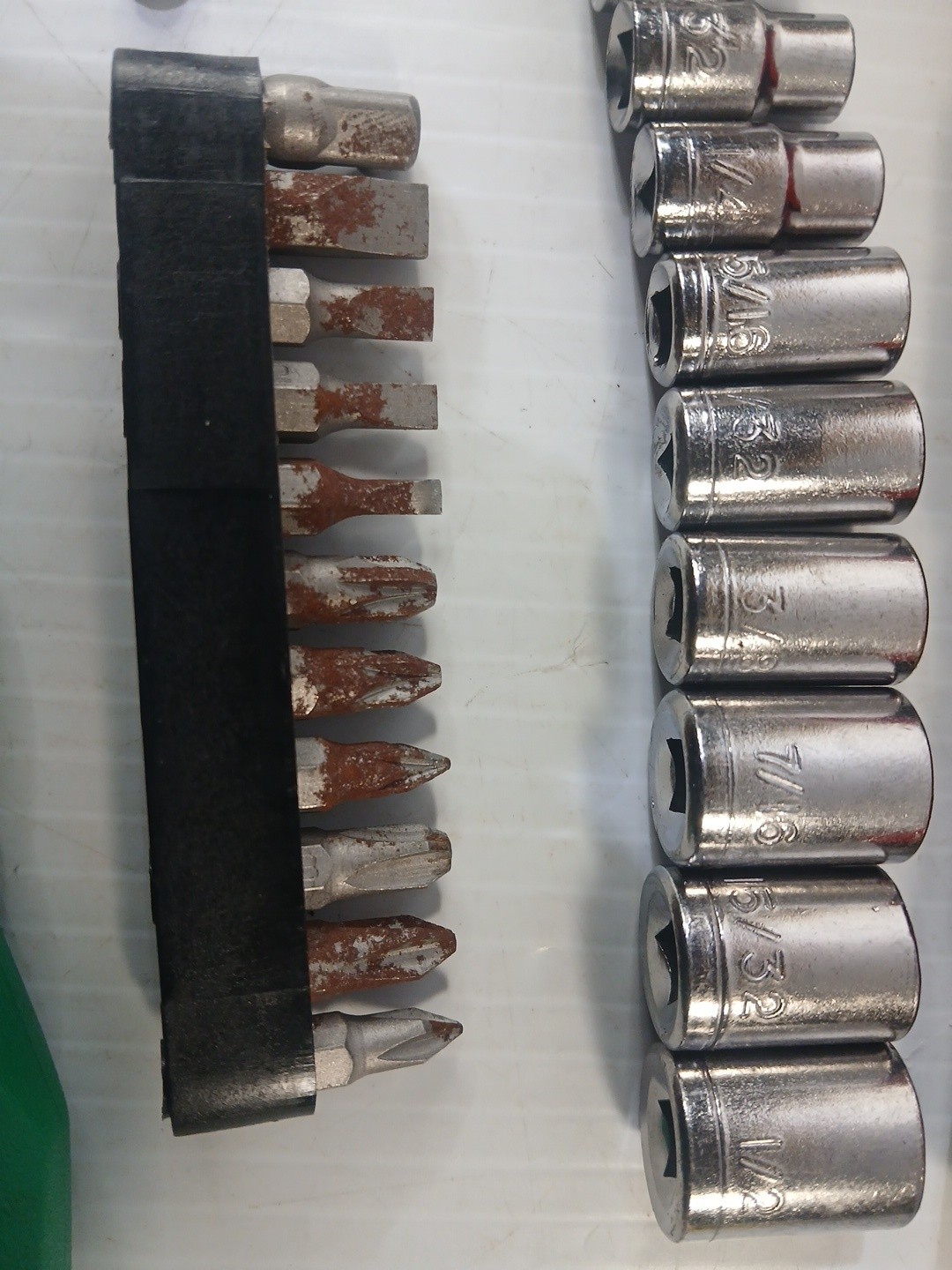 22 Piece Set Tools Socket, Multiple Bits With Attachment Handle Pre-owned