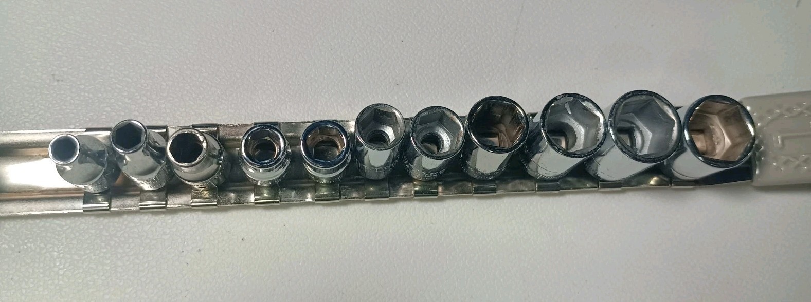 Craftsman 1/4″ Socket Set 21pc. 10 SAE, 11 Metric With Rail. See Description Pls