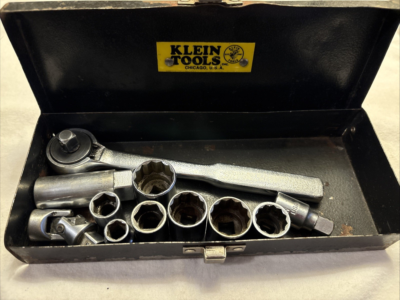 Klein Tools USA 3/8″ Drive 11pc Socket Set w/ Ratchet, Swivel, Metal Box