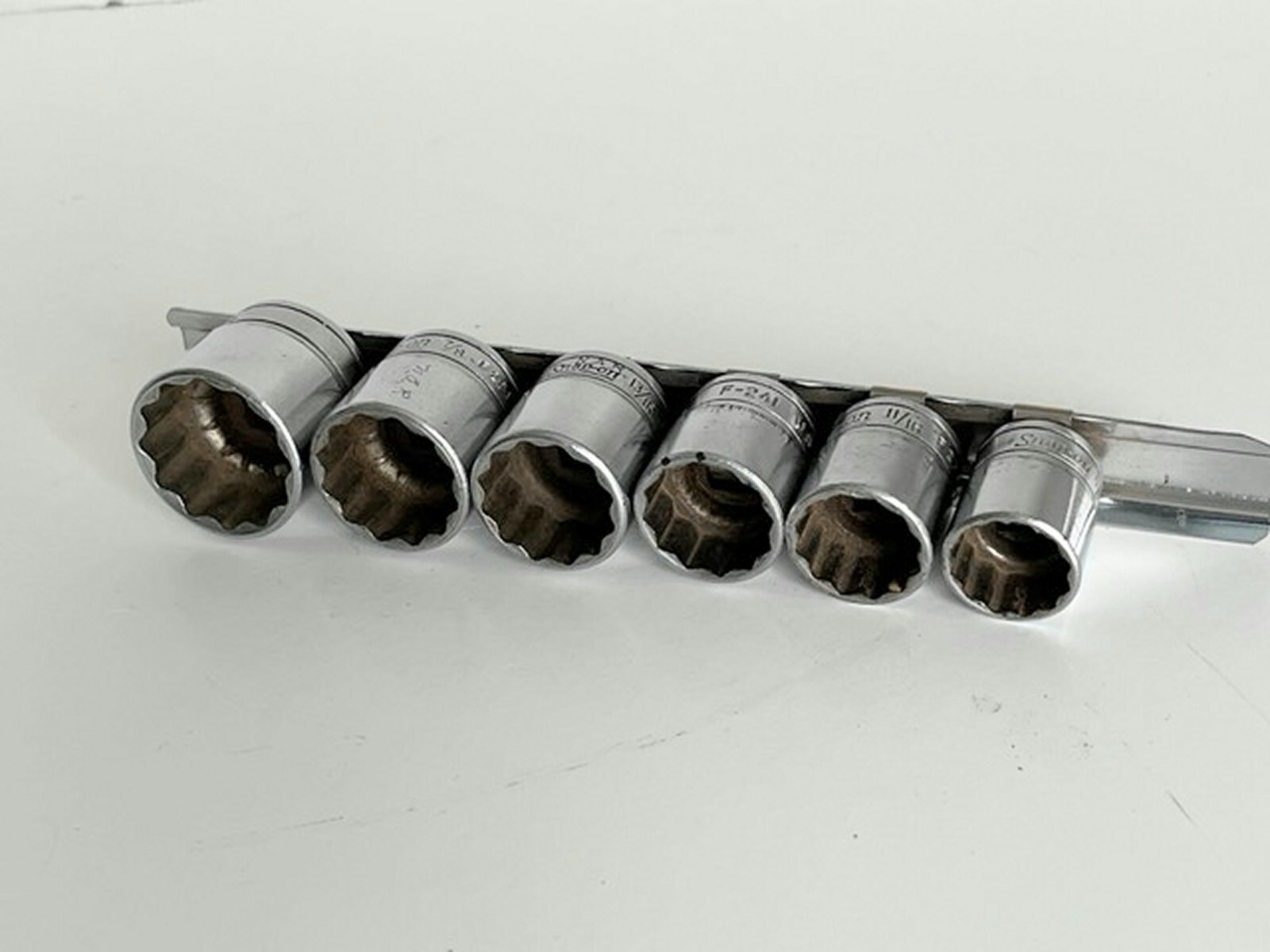SNAP-ON TOOLS 6-piece 12 Point 3/8″ Drive SAE Sockets on Rail 5/8″ to 1″ Sizes