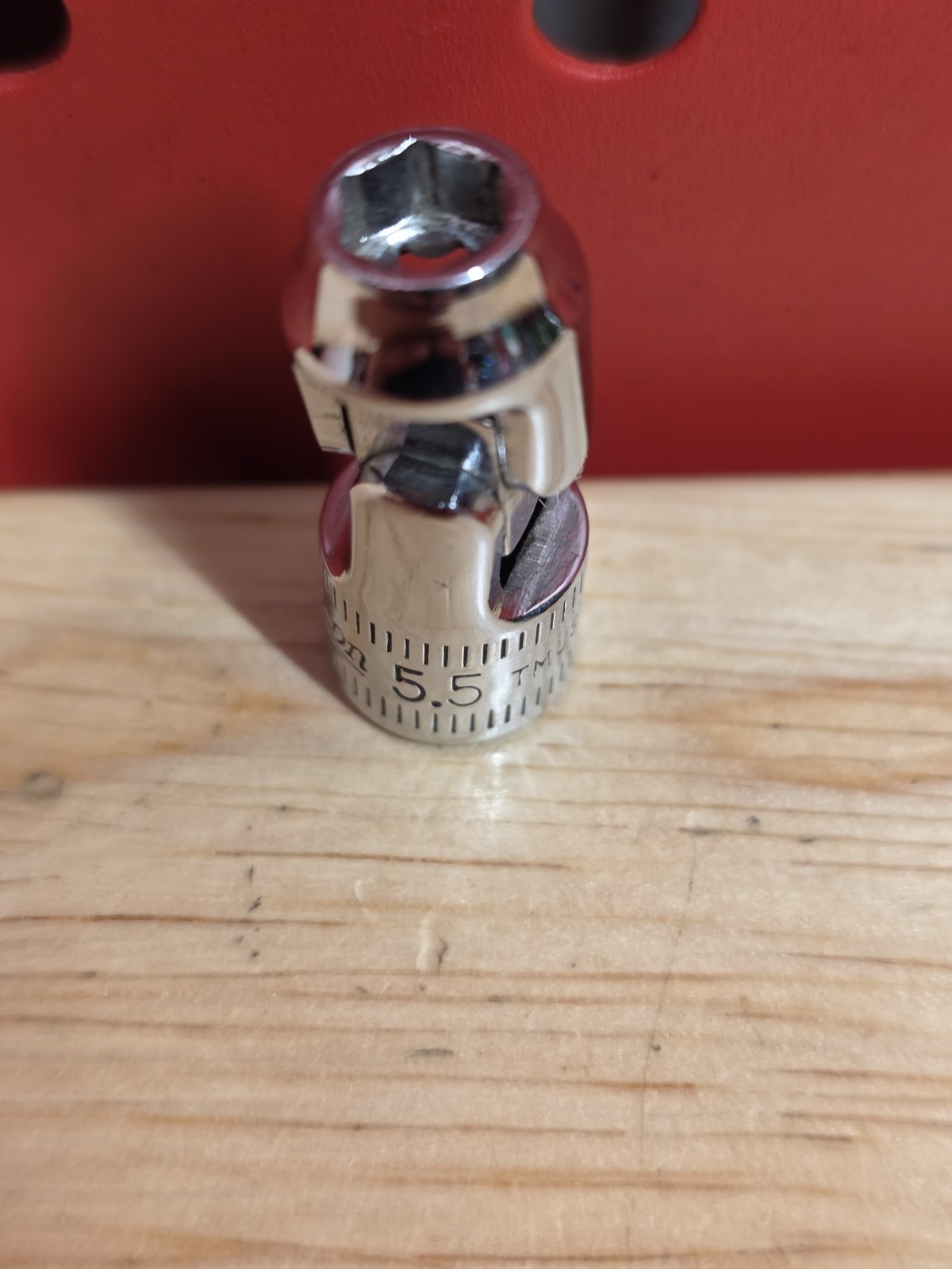 Snap-on TMUSM5.5 5.5mm 1/4″ Drive 6-Point Shallow Chrome Universal Swivel Socket