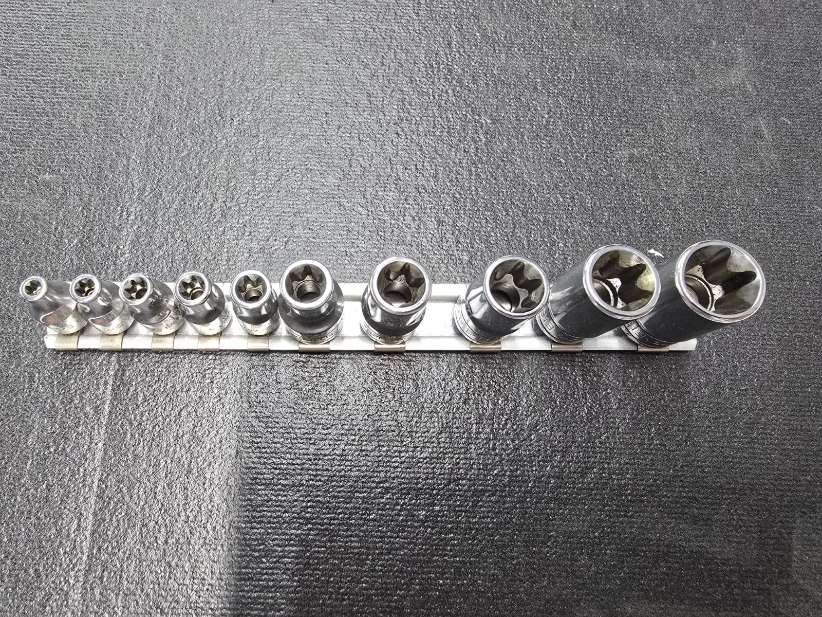 10 Peice 3/8 drive Torx Snap On Socket Set E4-E18