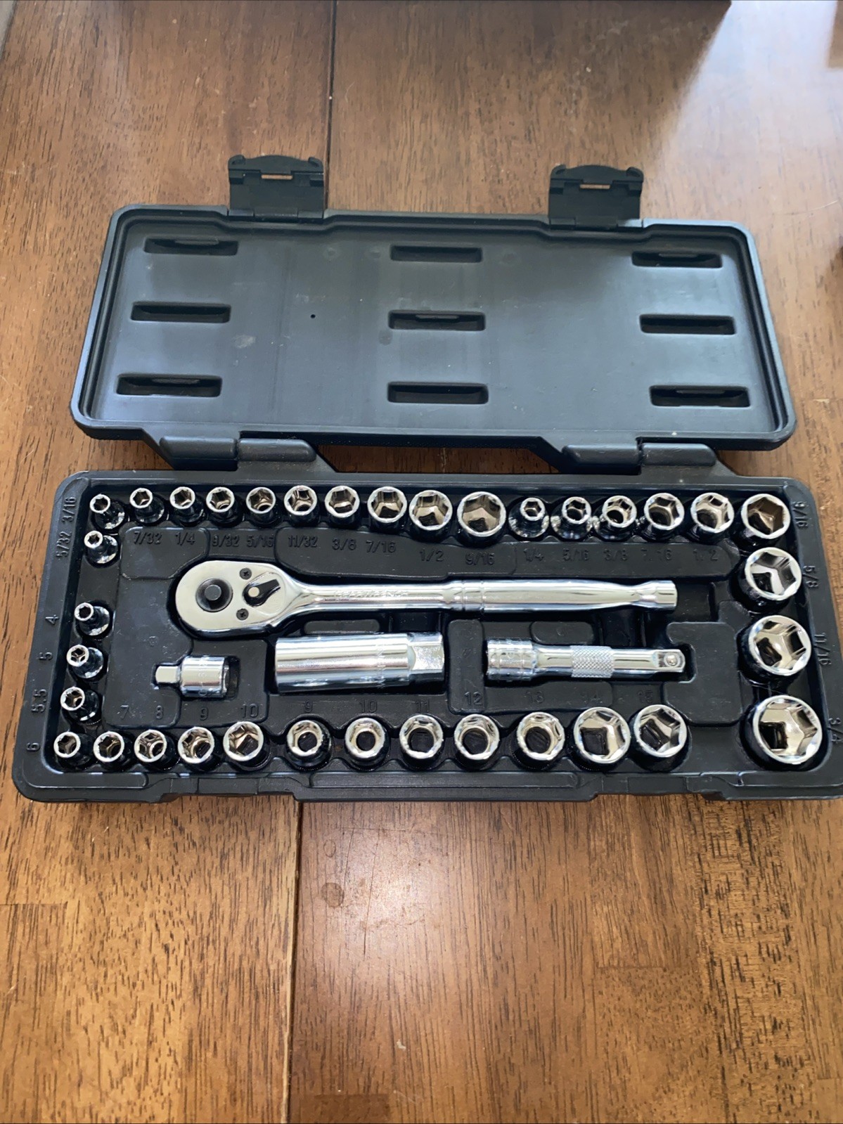GearWrench 39 Piece 6pt Socket Set Metric and SAE 3/8″ and 1/4″