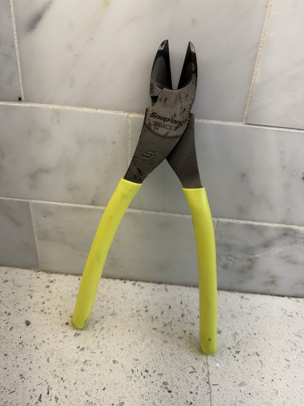 Snap-on Tools USA Hi Viz Soft Grip 8″ High-Leverage Diagonal Cutter 388ACFHV