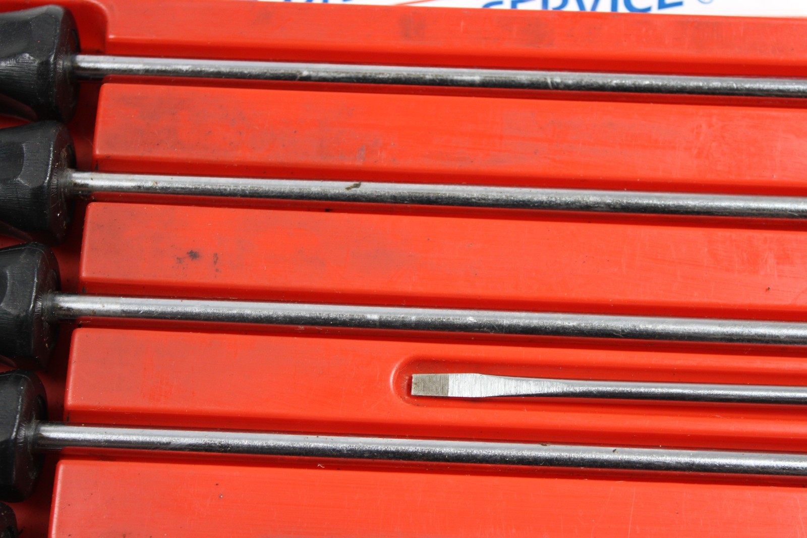 SNAP ON 8PC BLACK HARD HANDLE FLAT TIP SCREWDRIVER SET #SDD SERIES IN RED TRAY