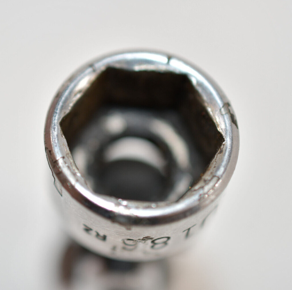 MAC TOOLS XU186 9/16″ 3/8 drive 6 point Universal Swivel socket – USA M182