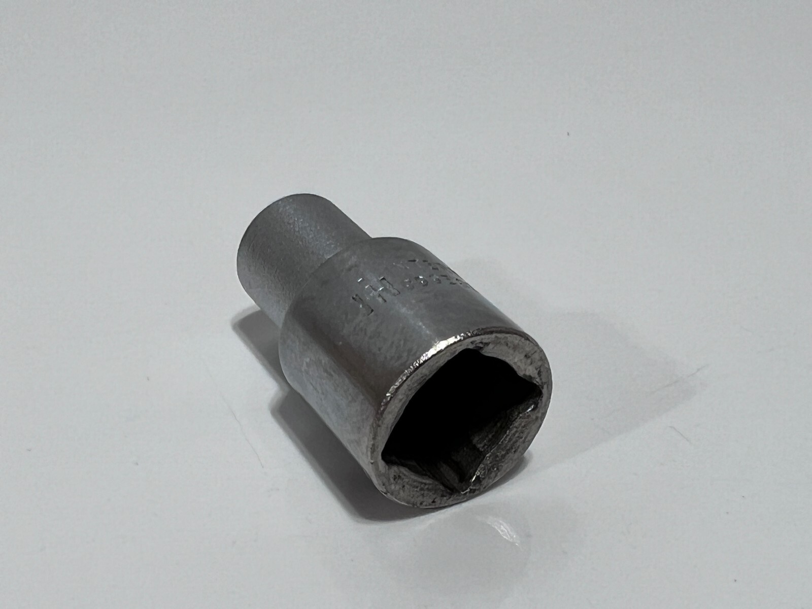 International Harvester IH USA 999381R1 SAE 3/8″ Socket – 1/2″ Drive – 12 Point