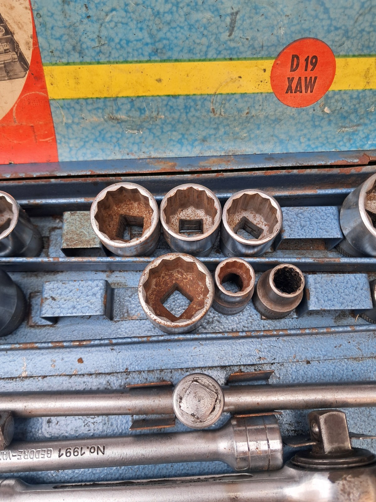 Vintage Gedore Socket Set D19 XAW Old Tools DAMAGED METAL BOX (#145)