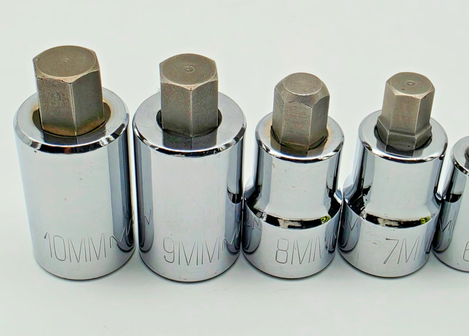 MATCO Tools SABXYSM8R 8 Piece Stubby Hex Socket Set 1/4″-3/8″ Drive 3-10MM