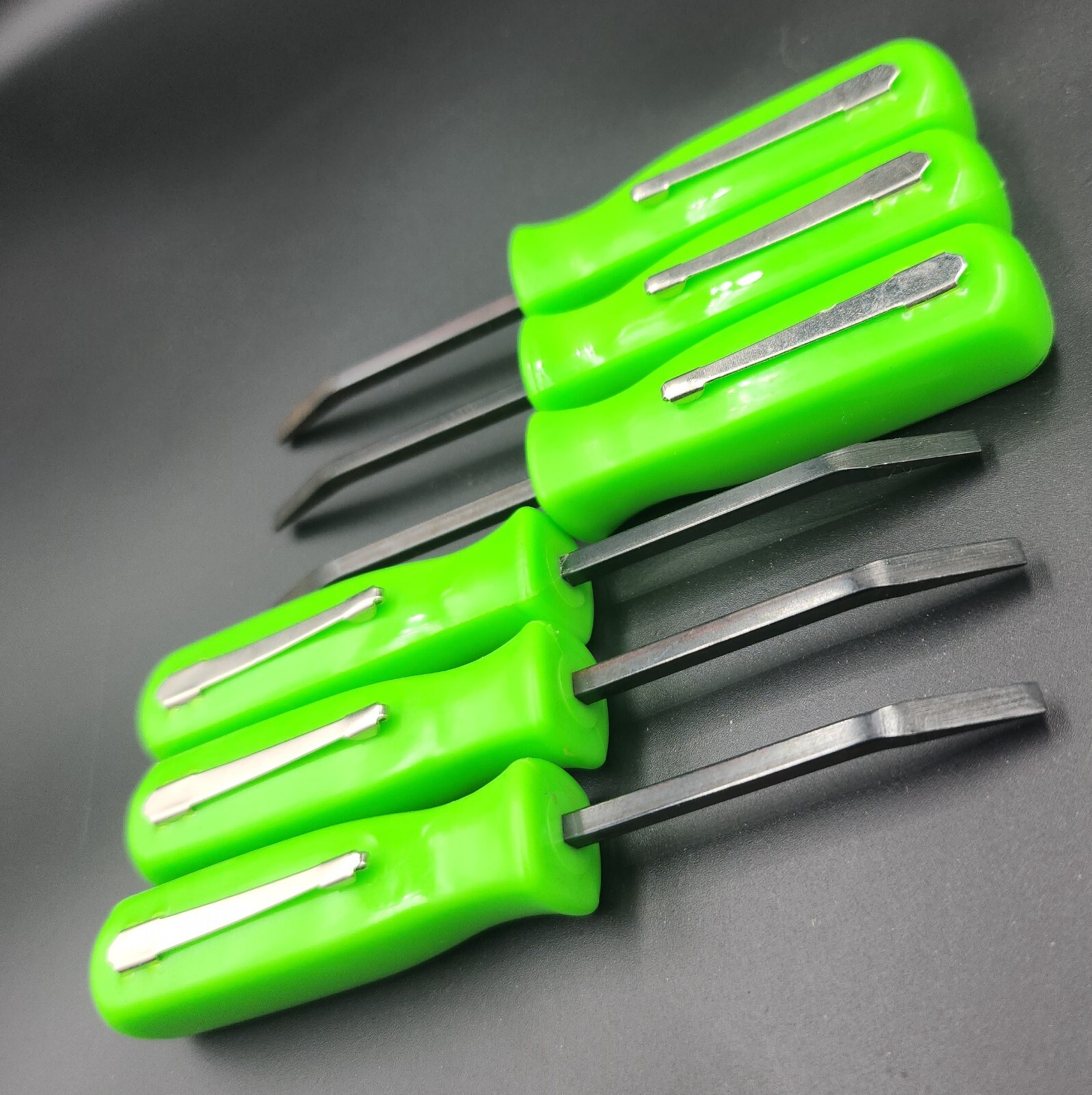 🛠️ 6-Piece Green Pocket Prybar Set – Master Your Automotive Tasks! 🚗🔧