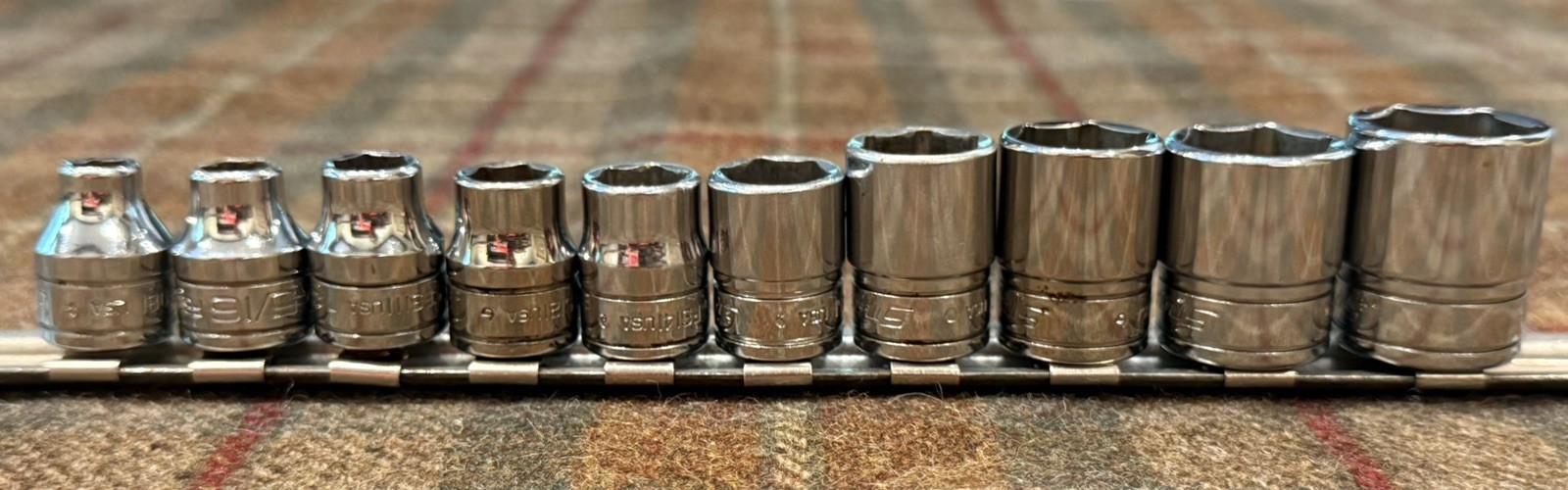 Snap-On 10pc 3/8″ Drive 6-Point SAE Flank Drive Shallow Socket Set w/ Rail