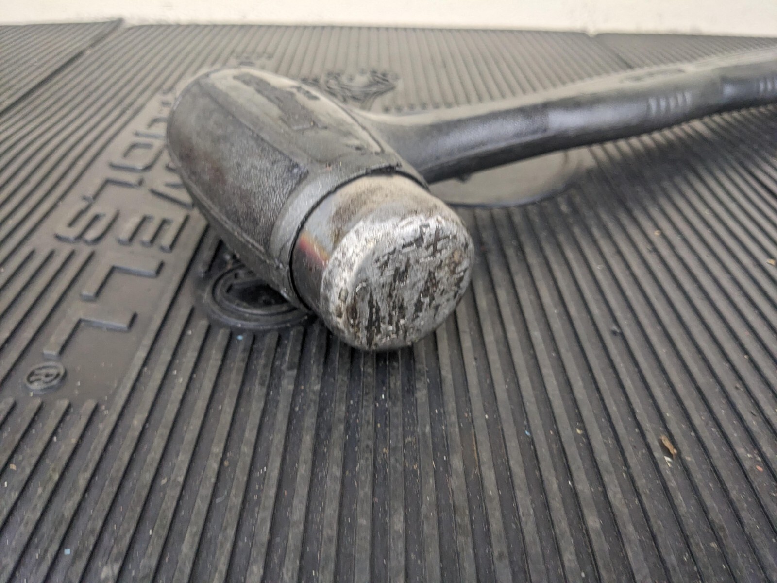 #be969 Snap On Tools – HBBD40DT – 40oz Dead Blow Ball Peen Dark Titanium Hammer