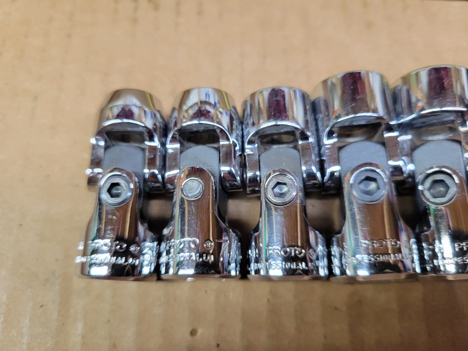 Proto USA 3/8″ Drive 7-Piece 6-Point Swivel Socket Set 3/8 – 3/4″ With Caddy