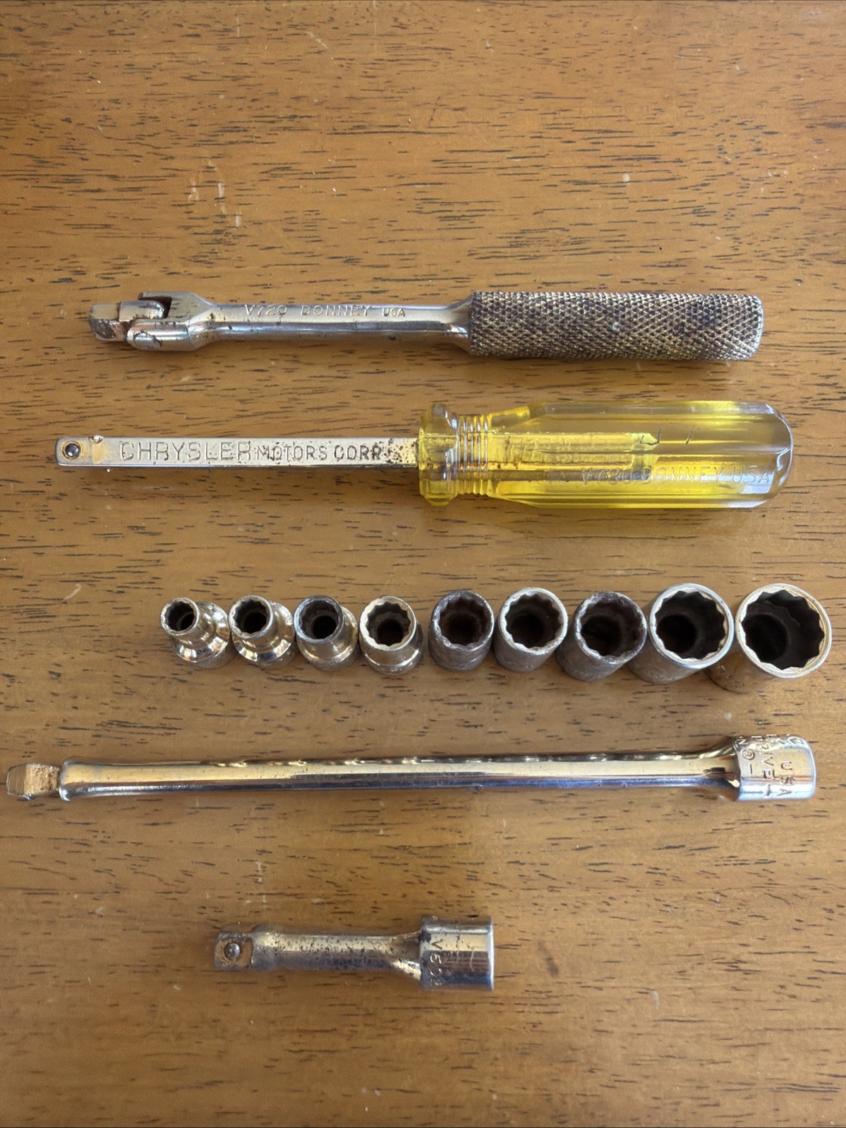 Vintage Bonney Chrysler Master Tech 1/4” Ratchet Socket Set SAE V720 Case