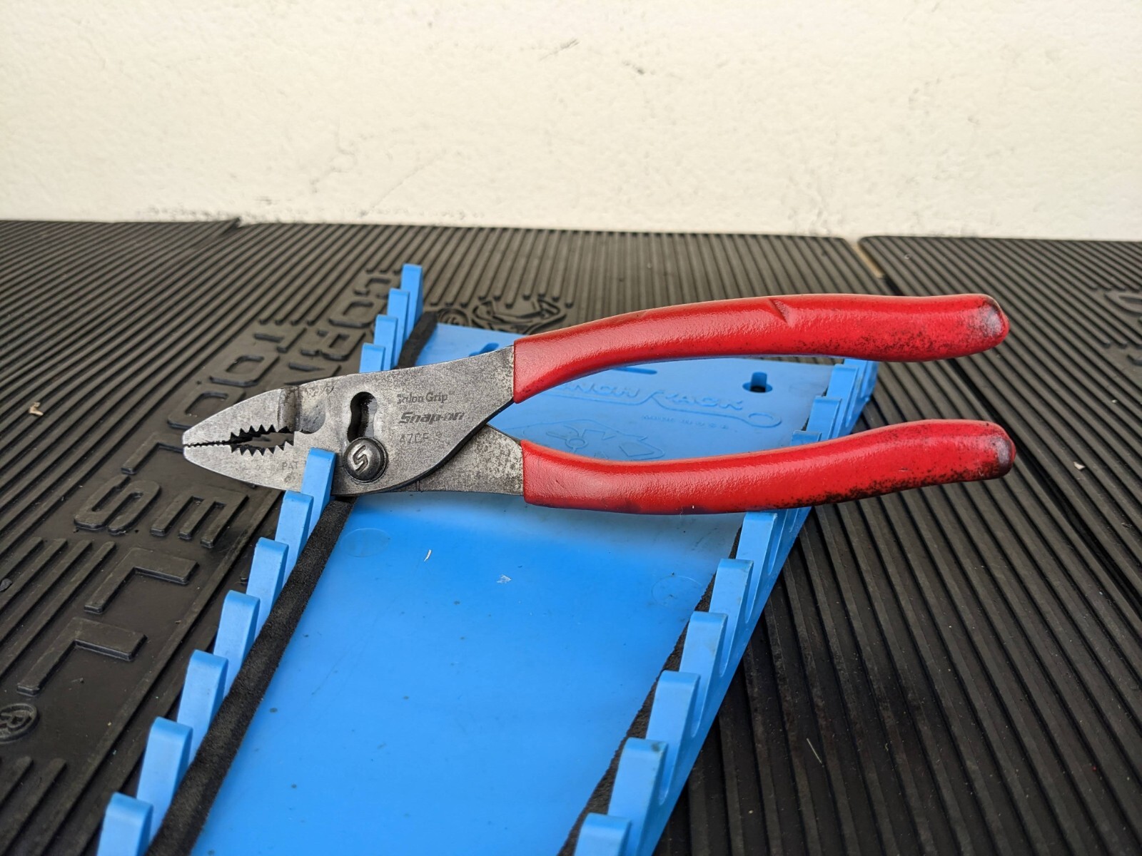 #be162 Snap-On 47CF Red 8″ Long Soft Grip Slip Joint Pliers