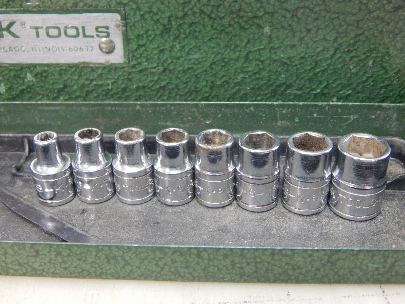 Vintage S-K Tools 4921 21 Pc. 1/4″ Dr. Socket Set & Metal Box, Ratchet, Deep SAE