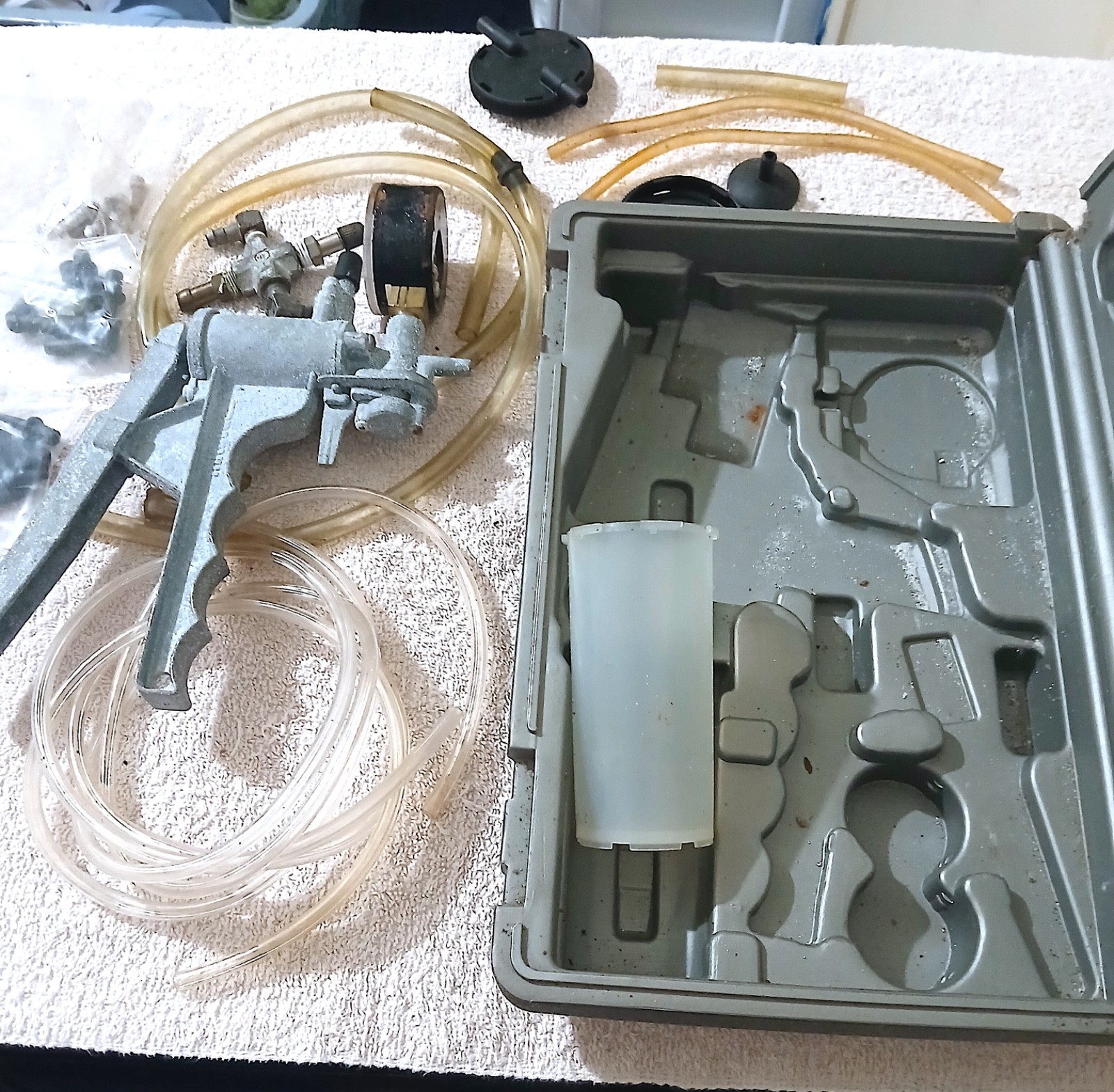 Mityvac Silverline Vacuum Pump Kit Brake Bleeder Hand Tool w/ Case AS-IS