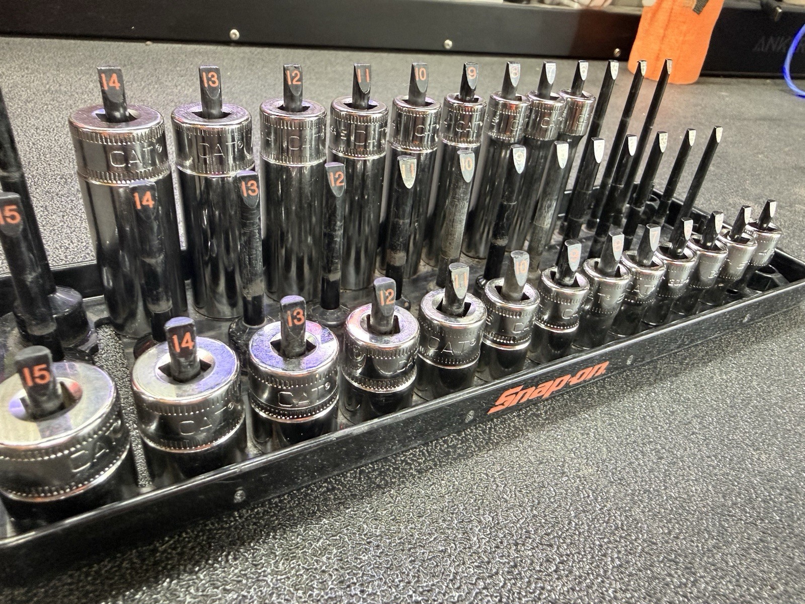CAT 200-8413 13-Piece Socket Set 1/4 Drive METRIC 4-15 mm 6-Point CAT 194-3578