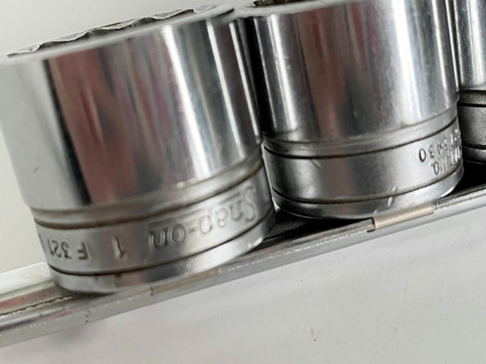 SNAP-ON TOOLS 6-piece 12 Point 3/8″ Drive SAE Sockets on Rail 5/8″ to 1″ Sizes