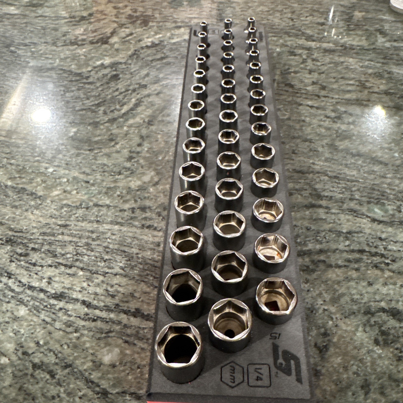 Snap-on 142stmmsyfr1 42piece 1/4″ drive 6 point metric socket foam set 4-15mm