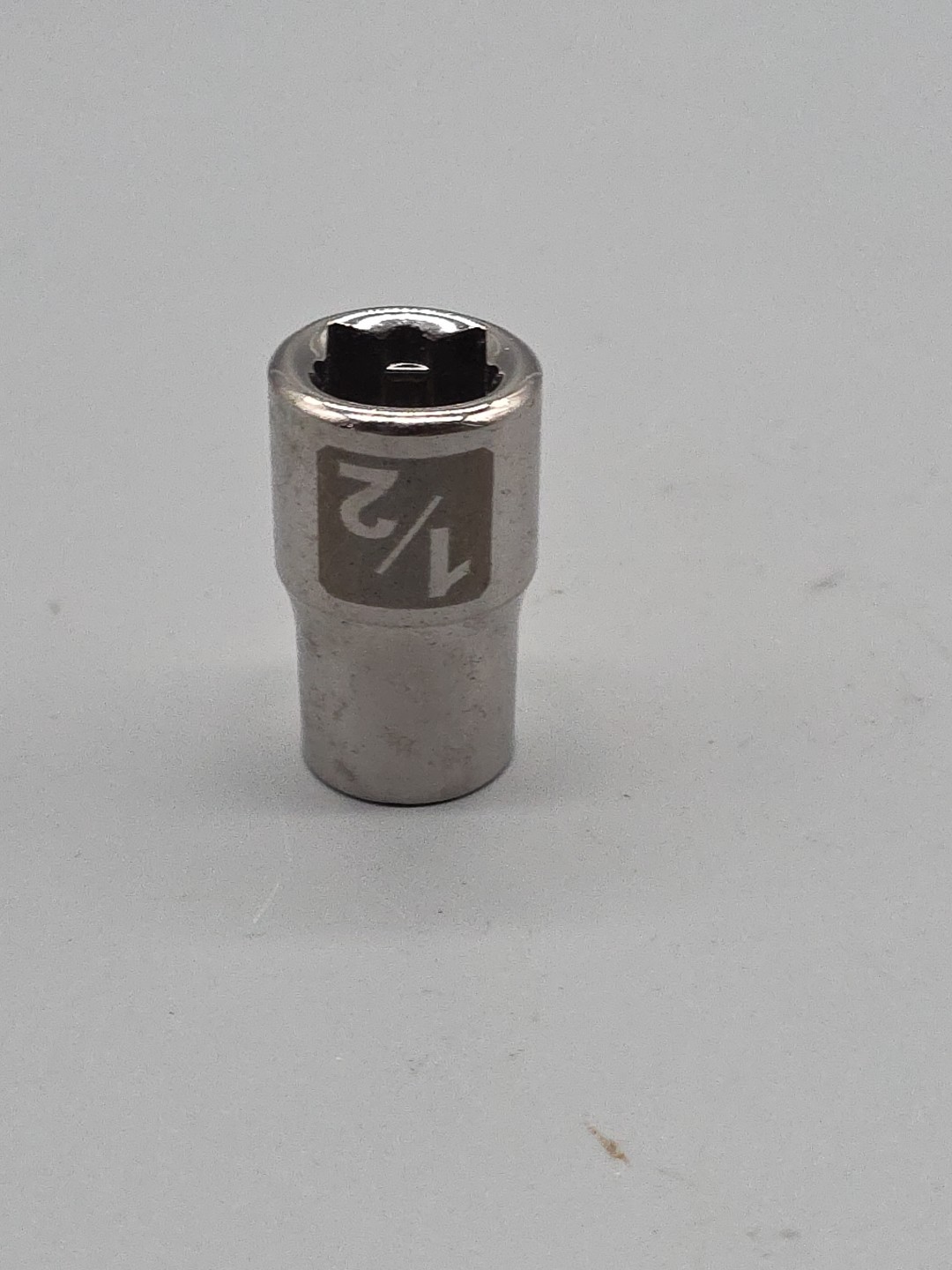 Craftsman Tools 1/2″ Drive Standard SAE Socket, 1/2″ 6pt #45885 USA