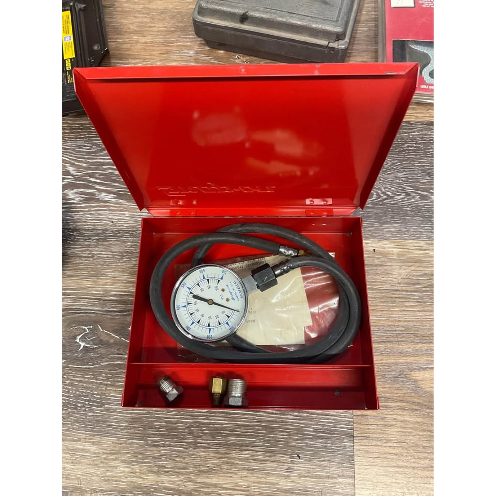 Snap-on kilopascal 100 psi tester kit with metal case and connectors ￼eps3572