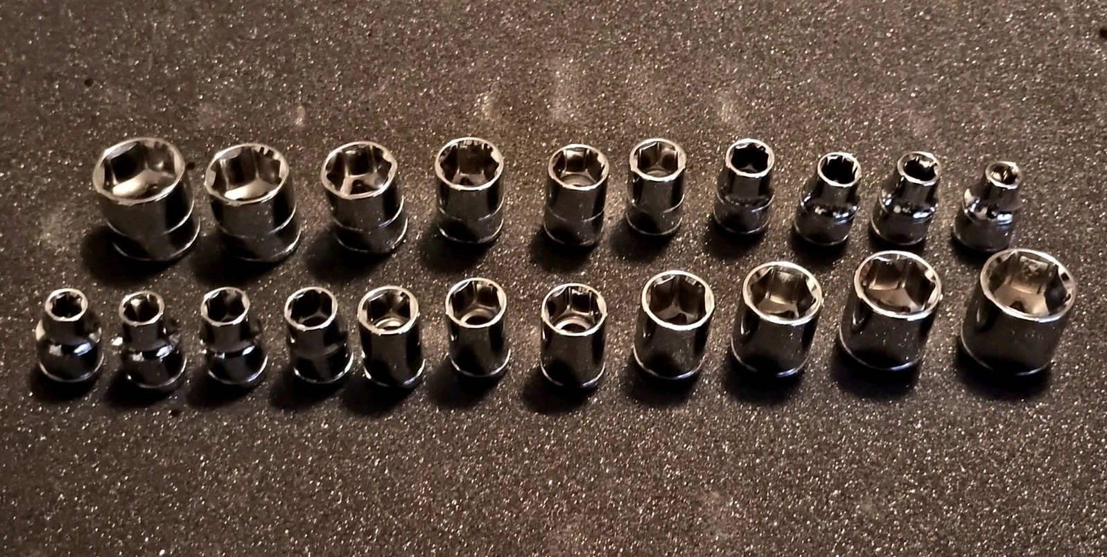 Great Neck 21 Piece SAE and METRIC 6 Point Chrome Socket Set For 3/8″ Inch Drive