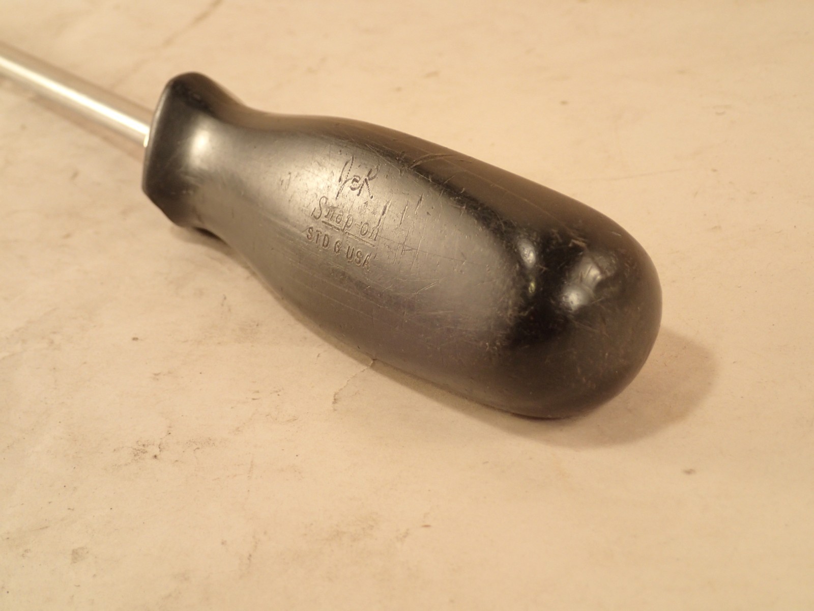 Used SNAP-ON STD6, 5/16 Flat Slotted Tip 3-Lobe Black Hdle Screwdriver 6″L Blade