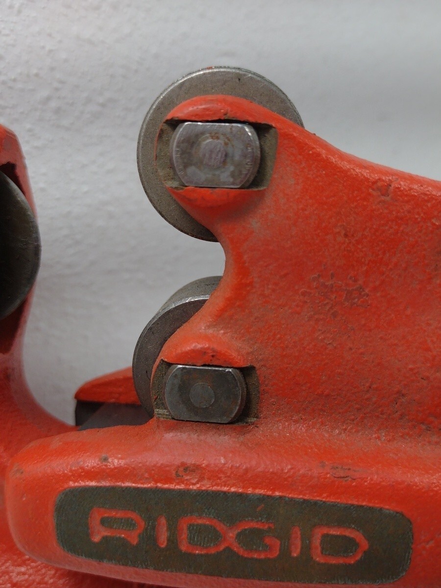 32810 Ridgid Model 1-A Heavy Duty Red Pipe Cutter 1/8″ to 1-1/4″ (3-32mm)
