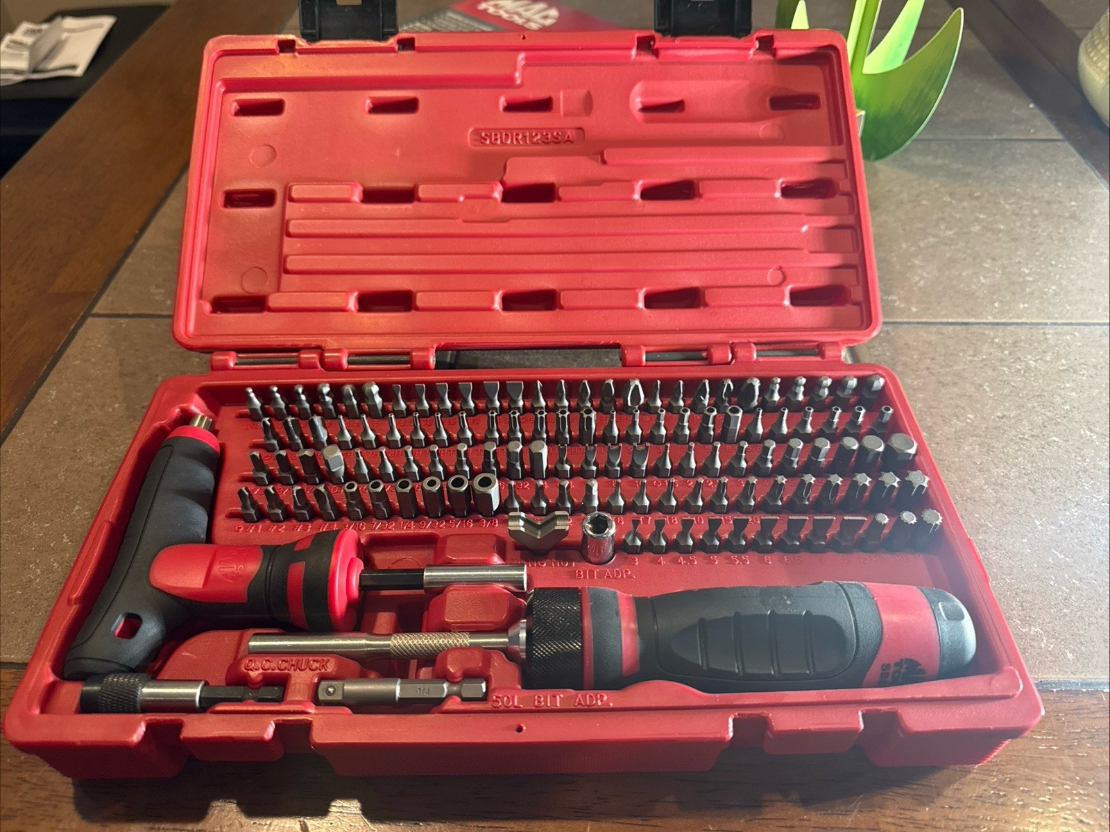 Mac Tools 123 Pc. 1/4” Mac Grip Ratcheting Hex Bit Screwdriver Set w/Case