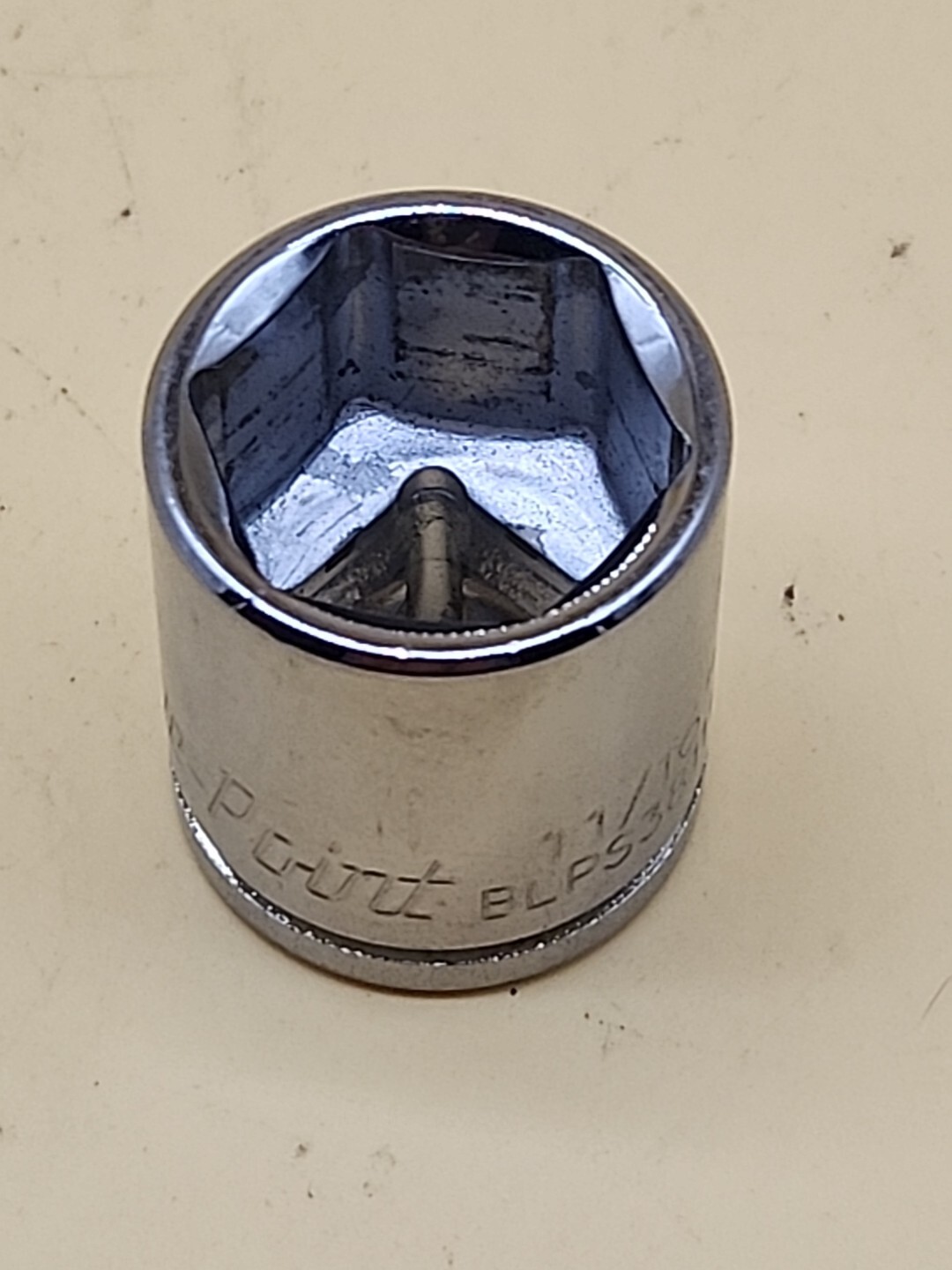 Blue-point Tools 3/8″ Dr. 6-Pt SAE 11/16″ Shallow Socket BLPS381116 USA