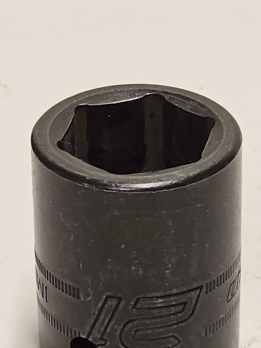 Snap-on Tools USA 1/2″ Drive 21mm Metric shallow 6pt Impact Socket IMM210