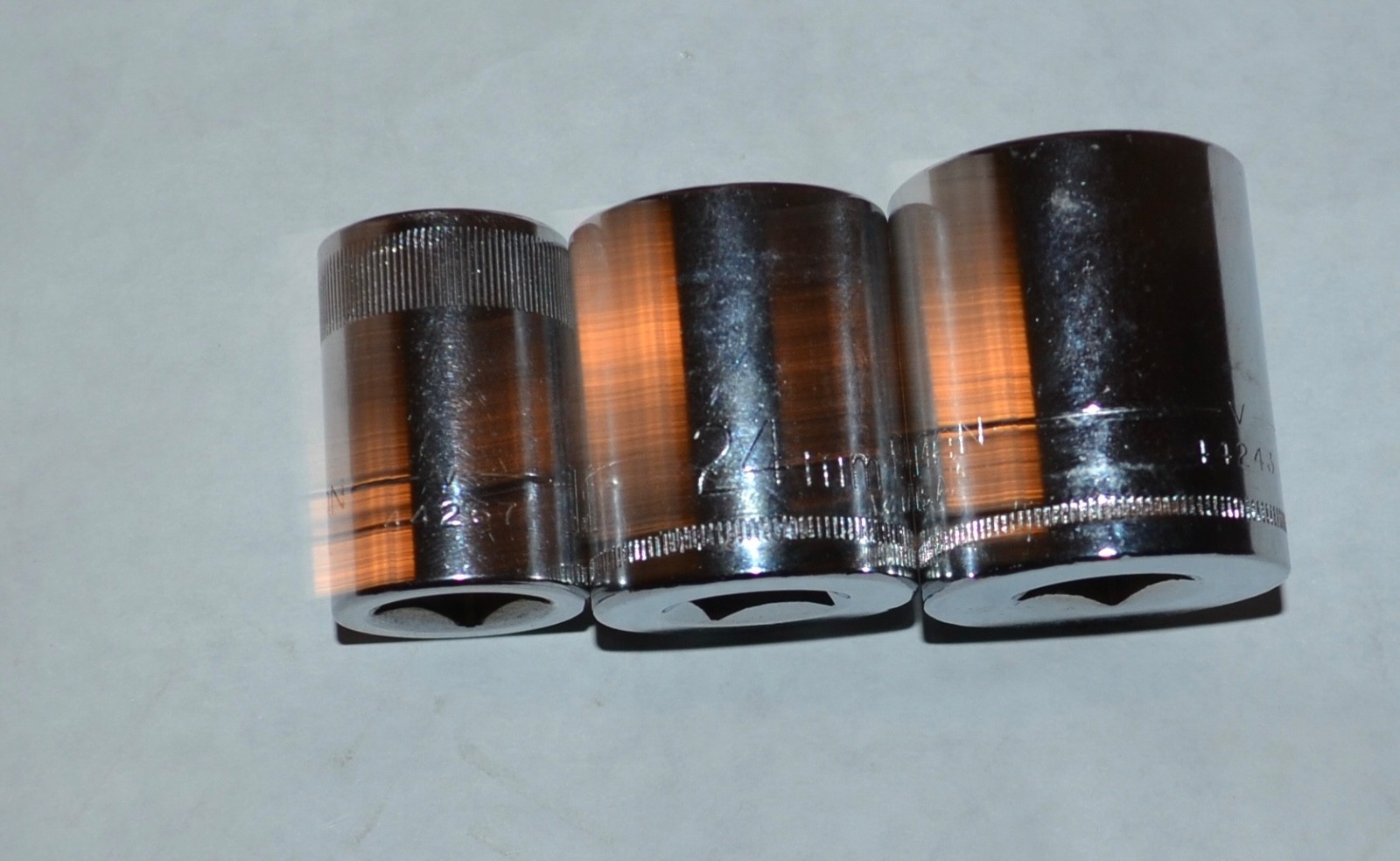 (5) Craftsman tool V-series 1/2 drive metric sockets 18mm,24mm, 27mm,32mm, 36mm