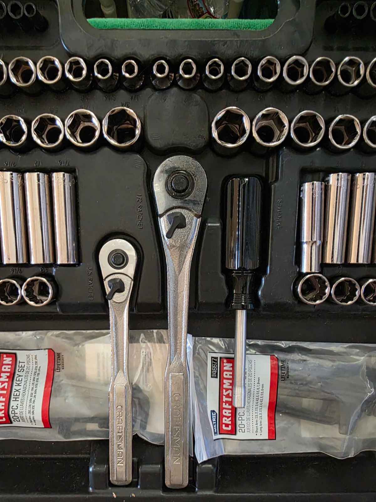 Craftsman 154 pc. socket set SAE/Metric sizes complete with case