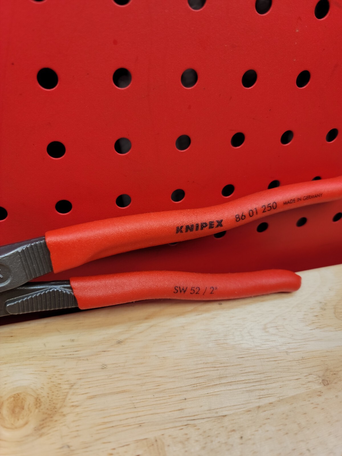 Knipex 10″ Adjustable Pliers Wrench 2″ Jaw Opening No Pinch Red 86 01 250