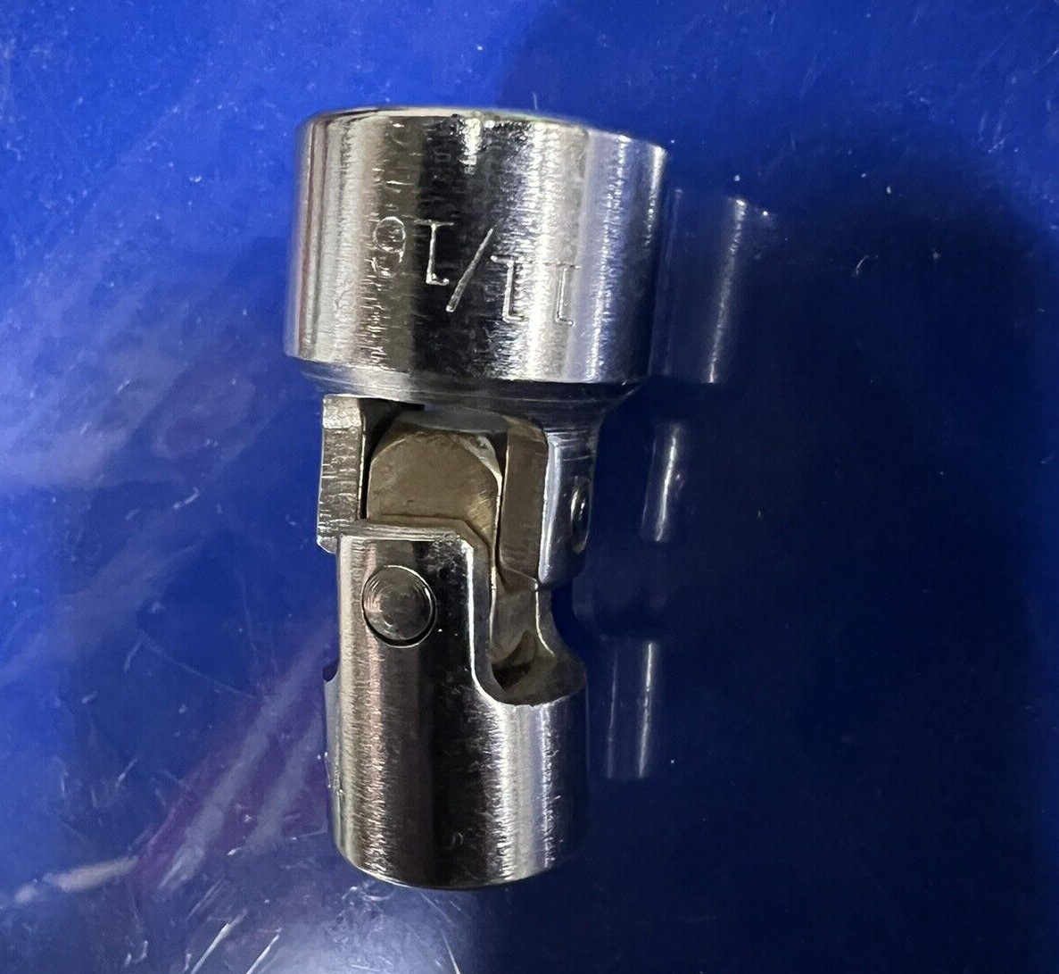 3/8″ dr 6-pt 11/16″ SWIVEL SOCKET BLACKHAWK # 30222