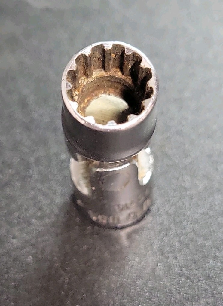 Snap-on 1/4″ Drive 5/16″ Universal Swivel 12pt Point Socket TESU10