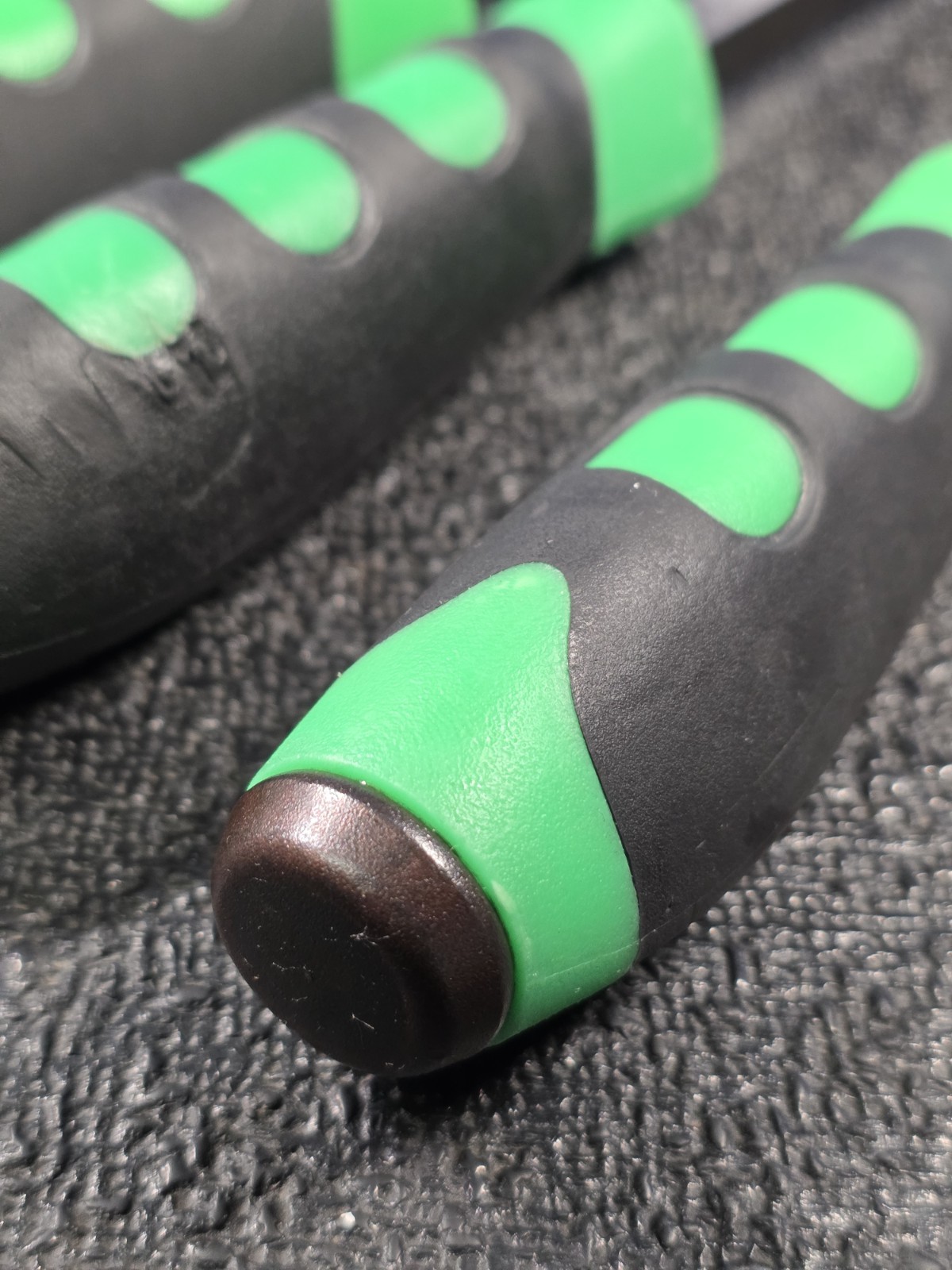 Matco Tools PBSG4C 4-Piece Green Curved Tip Prybar Set 8» 12» 17» 25″